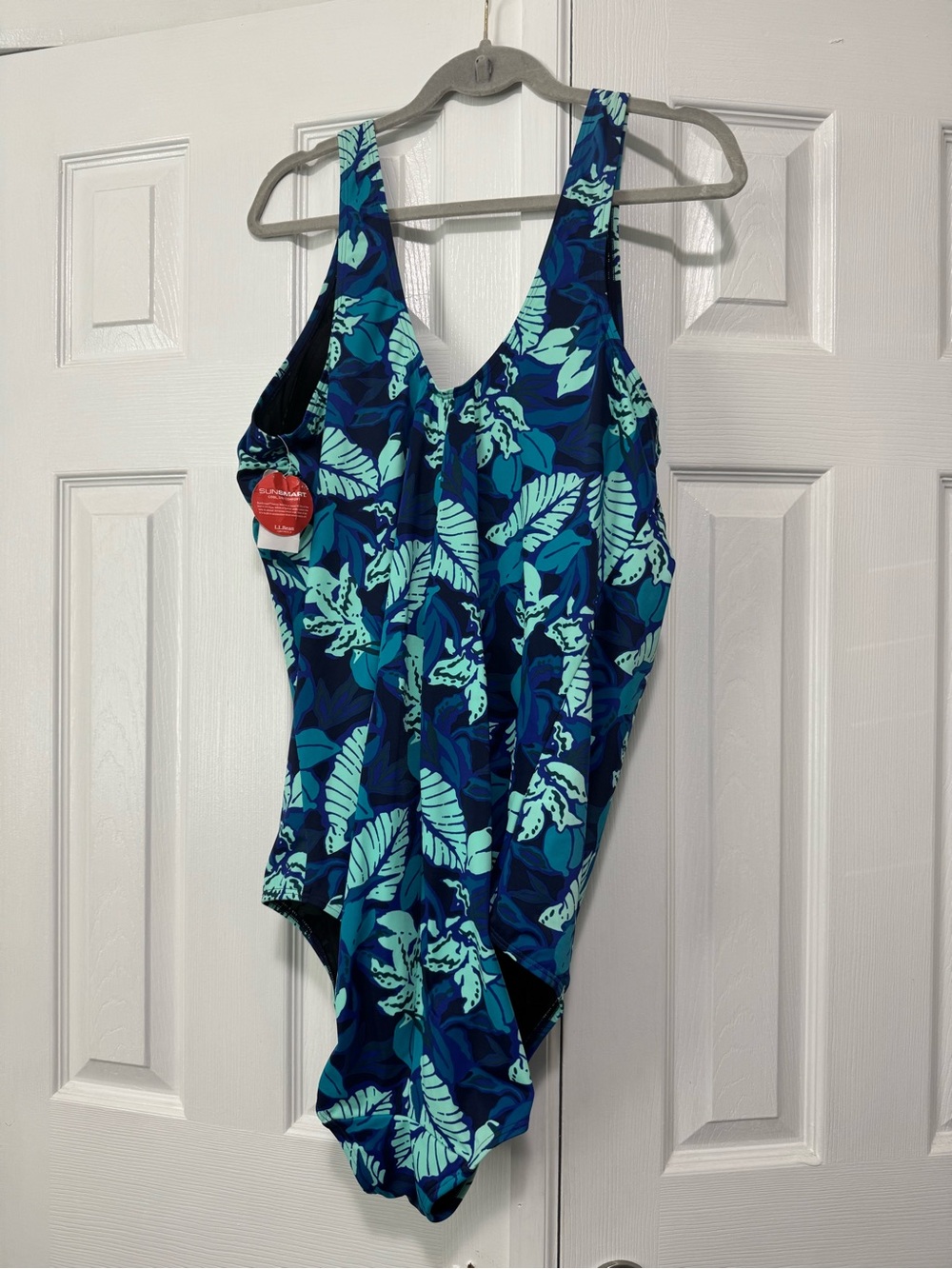 L.L. Bean Beansport Printed Scoop Neck Tanksuit One Piece Swimsuit Women’s - Picture 4 of 6